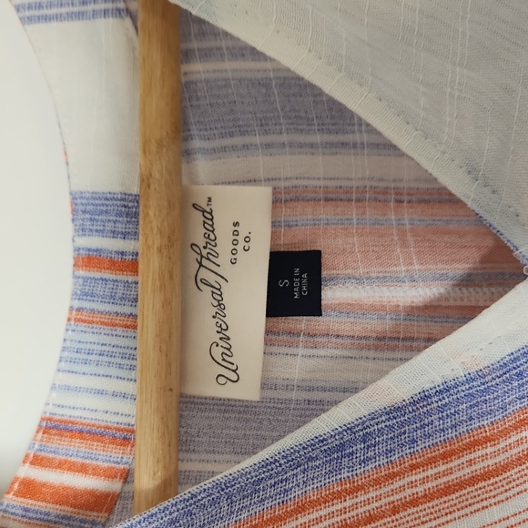 Universal Threads Blouse - Picture 2 of 3